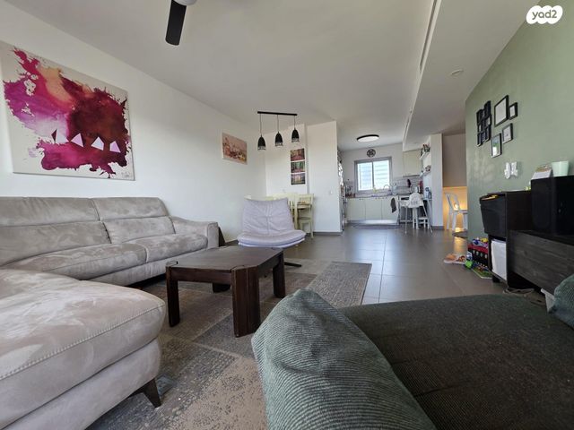 טריפלקס, נחום 8, פסגות אפק, ראש העין