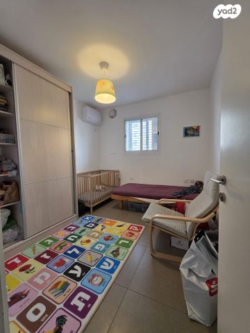 טריפלקס, נחום 8, פסגות אפק, ראש העין