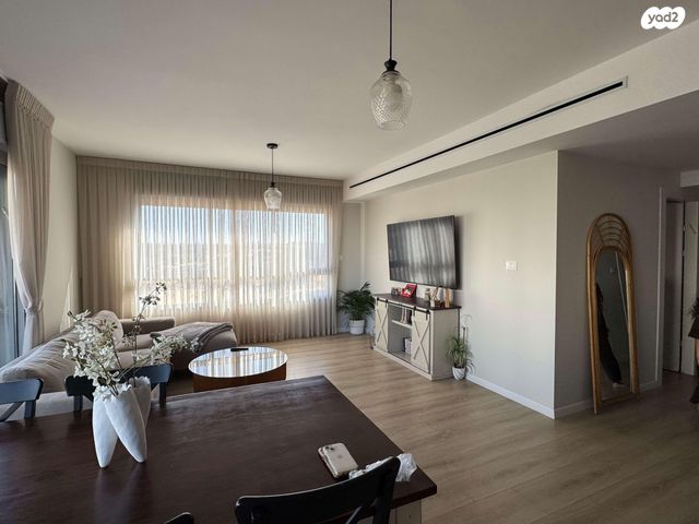 דירה, אורי אלמוג 5, קרית רבין, חולון