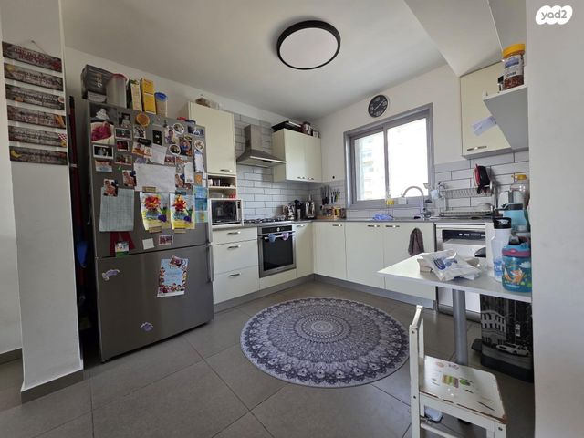 טריפלקס, נחום 8, פסגות אפק, ראש העין