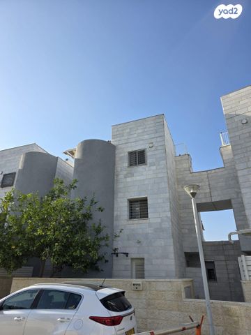 טריפלקס, נחום 8, פסגות אפק, ראש העין