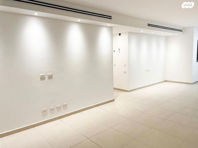 דירת גן, שיר השירים 1, גן יבנה מערב, גן יבנה