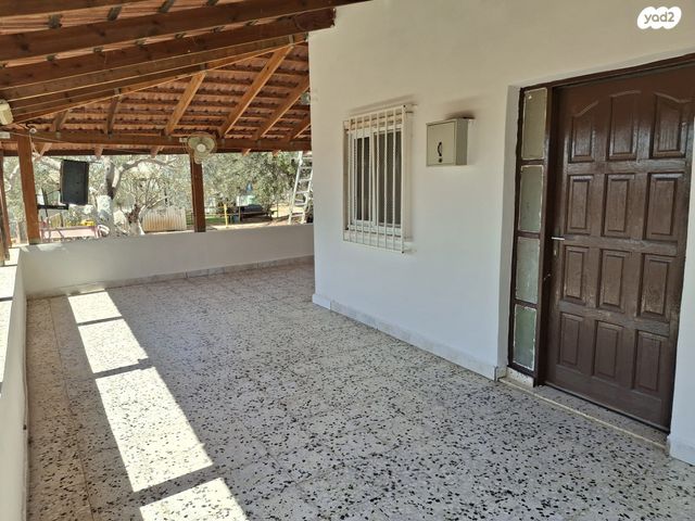 בית פרטי/ קוטג', שקד 62, לוזית, לוזית