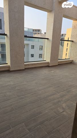 גג/ פנטהאוז, שחם 23, המגרסה, מבשרת ציון