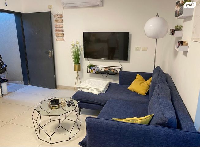 עמנואל לוויס 32