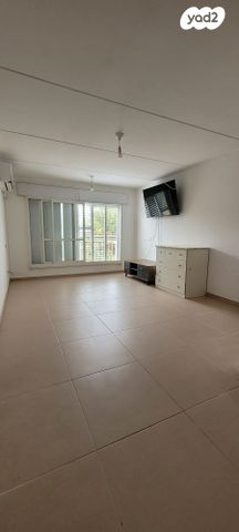 דירה, ש"י עגנון 18, צור שלום, קרית ביאליק