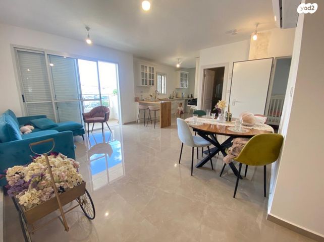 שדרות איינשטיין 11