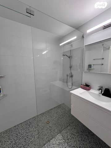 דירה, גרציאני יצחק 8, גני שרונה, קרית הממשלה, תל אביב יפו