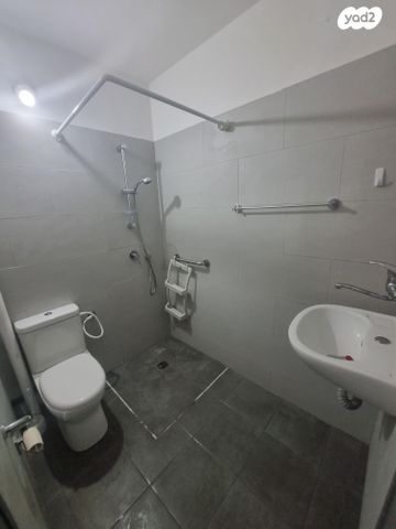 דירה, צה"ל 57, המיסדים, כרמיאל