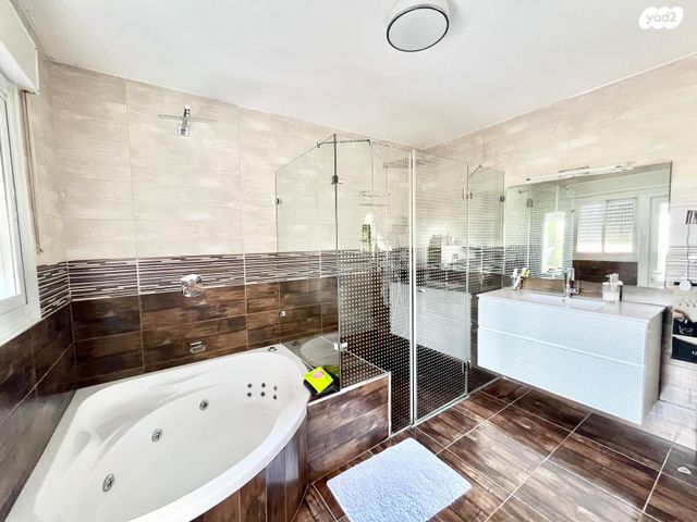 דו משפחתי, פסגת זאב, ירושלים