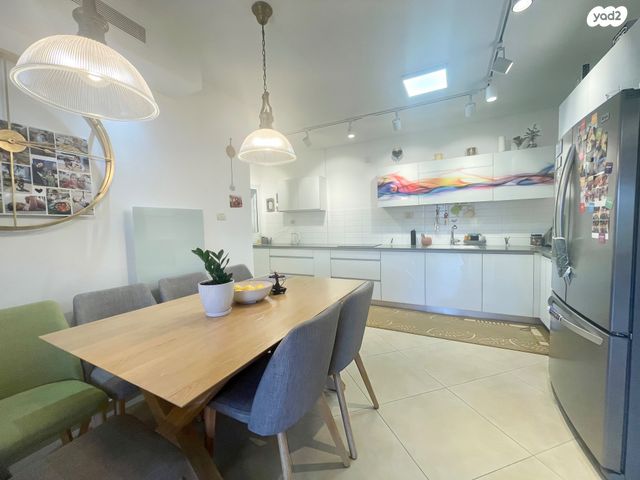 שקמים ואגמים