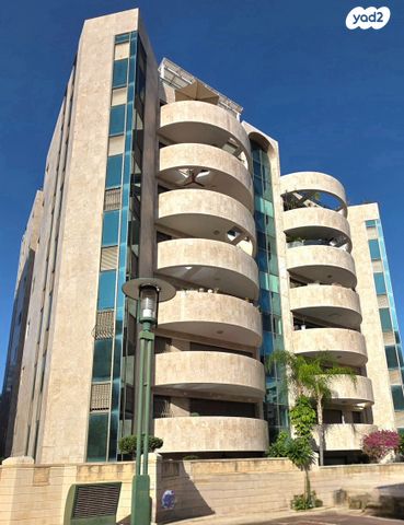 הרצליה הירוקה, נווה עובד