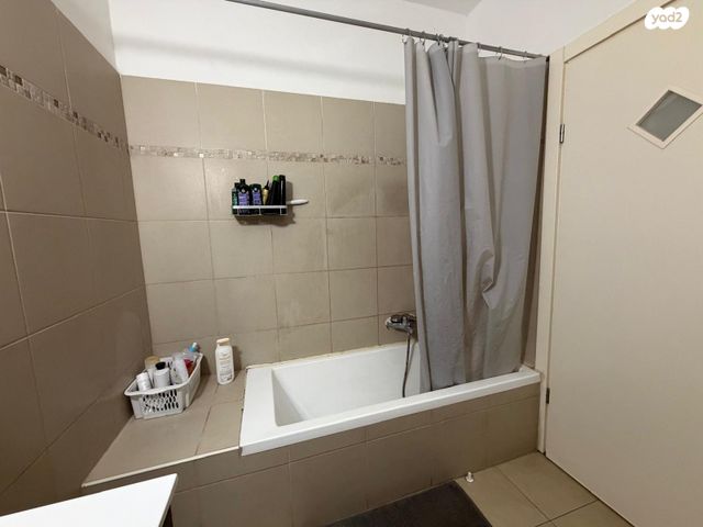 דירת גן, מחנה יצחק, פסגת זאב, ירושלים