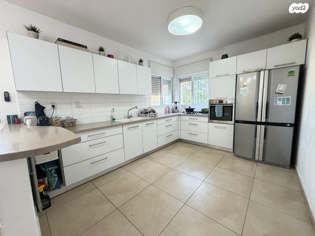 דירת גן, מחנה יצחק, פסגת זאב, ירושלים