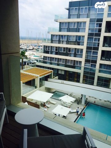 תיירות ונופש, הרצליה