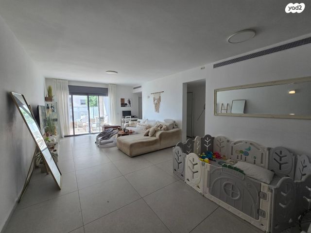 דירת גן, נגב, גבעת טל, אלפי מנשה