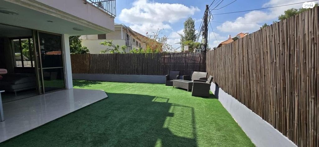 בית פרטי/ קוטג', כיכר דולב, קרית אלון, פתח תקווה