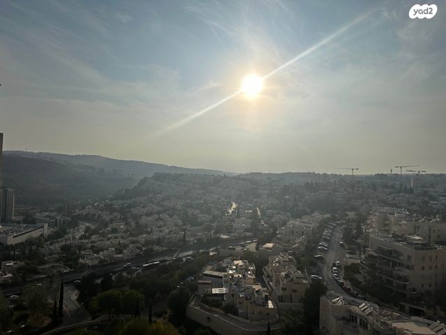 דירה, אברהם פררה, הולילנד, ירושלים