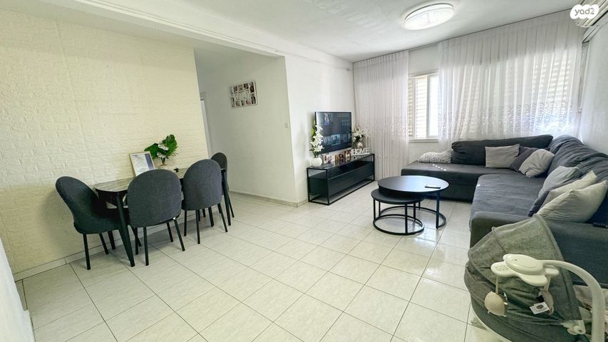 שדרות גולדה מאיר 28