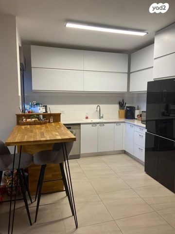 דירה, גדעון האוזנר, גליל ים (מתחם הכוכבים), הרצליה