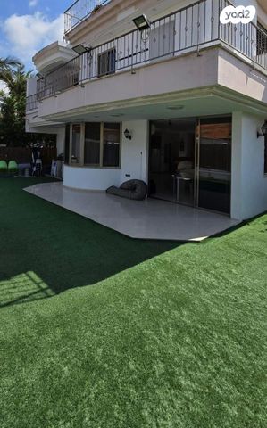 בית פרטי/ קוטג', כיכר דולב, קרית אלון, פתח תקווה