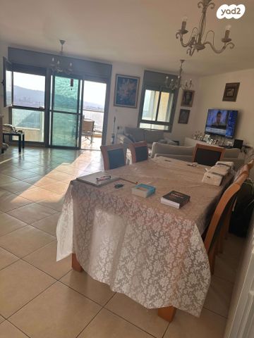 דירה, אברהם פררה, הולילנד, ירושלים