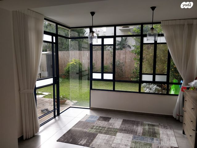 דירת גן, רבקה גובר, רעננה