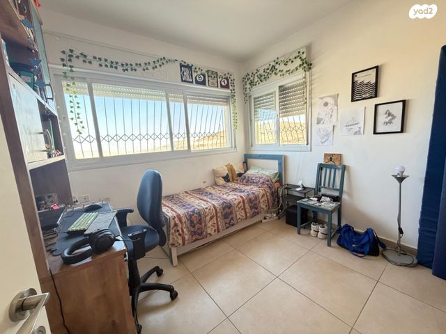 דירת גן, מחנה יצחק, פסגת זאב, ירושלים