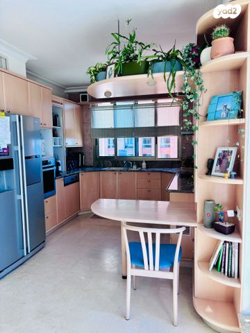 דירה, דוד אלעזר 10, חוף הכרמל, חיפה