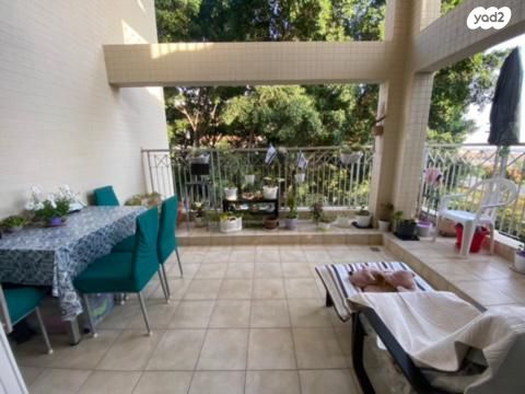 דירה, אברהם קרן, ארלוזורוב, כפר סבא