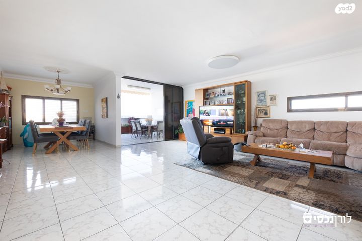 גג/ פנטהאוז, ההגנה, רחובות