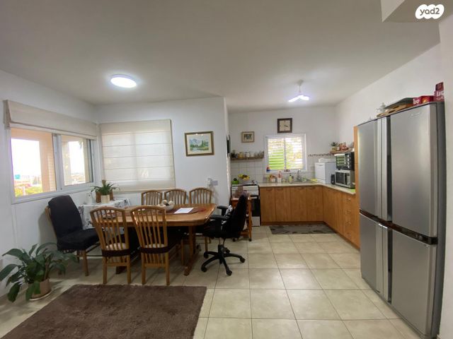 דירה, אברהם קרן, ארלוזורוב, כפר סבא