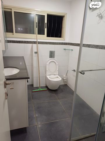 דו משפחתי, איתמר בן אב"י, אליעזר, כפר סבא