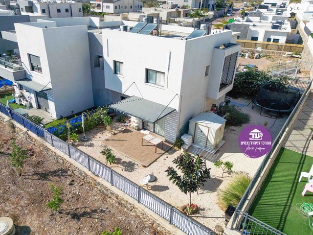 דו משפחתי, קצרין