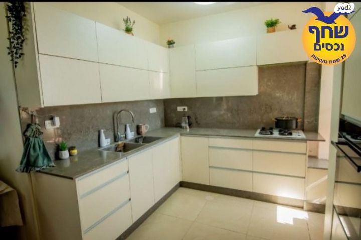 גג/ פנטהאוז, רבי יוסי בן קיסמא, אלעד, אלעד