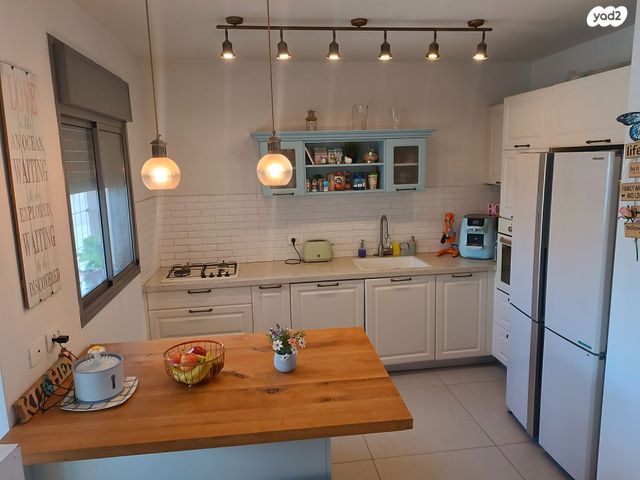 דירה, הרב זבולון גרז, רחובות הצעירה, רחובות