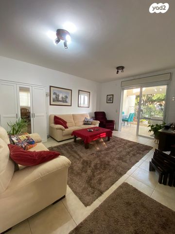 דירה, אברהם קרן, ארלוזורוב, כפר סבא