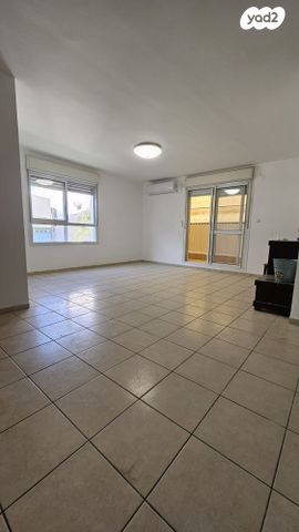 דירה, דוגית 8, קרית מנחם בגין, רמלה