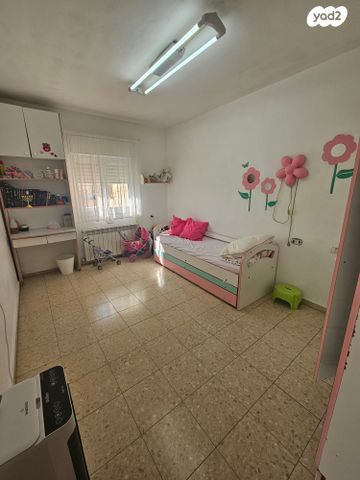 דירה, צפרירים, רמות, ירושלים