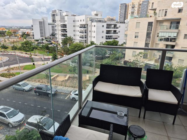 שקמים ואגמים