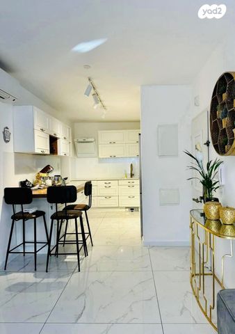 דירת גן, כיכר עמוס הנביא, הנביאים, מודיעין מכבים רעות