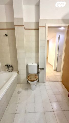 דירה, תנועות הנוער, נעורים, ראשון לציון