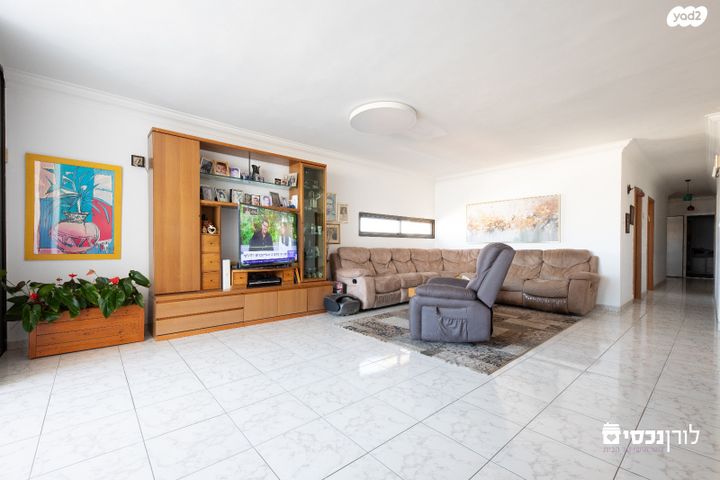 גג/ פנטהאוז, ההגנה, רחובות