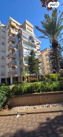 דירה, יהושע רבינוביץ, בן גוריון, חולון