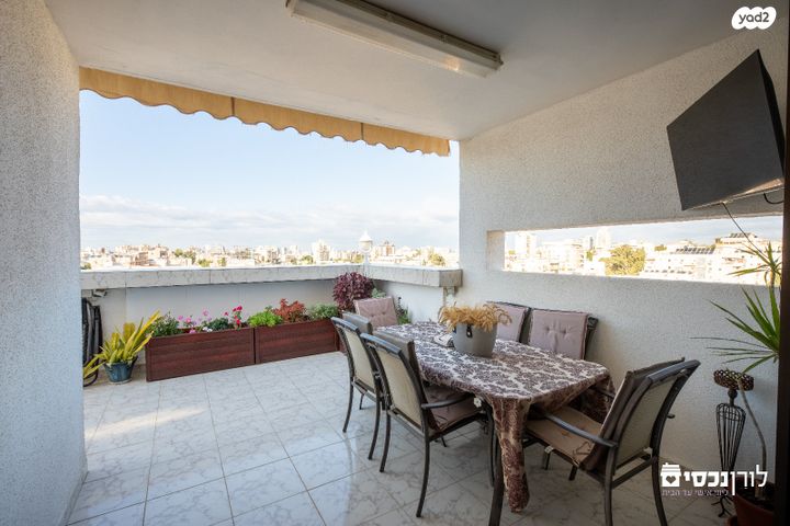 גג/ פנטהאוז, ההגנה, רחובות