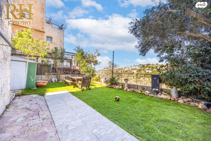 דירת גן, קרית יערים, קרית יערים, גבעת זאב