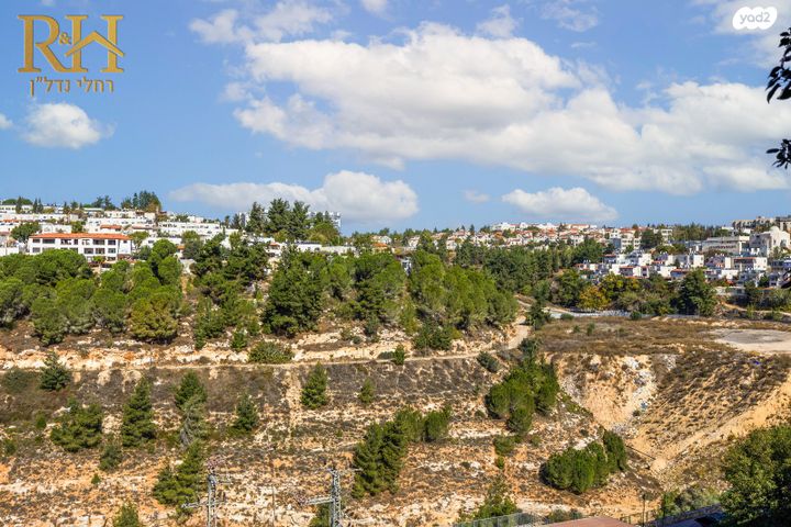 דירת גן, קרית יערים, קרית יערים, גבעת זאב