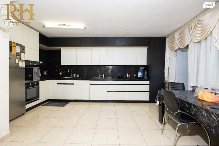 דירת גן, קרית יערים, קרית יערים, גבעת זאב