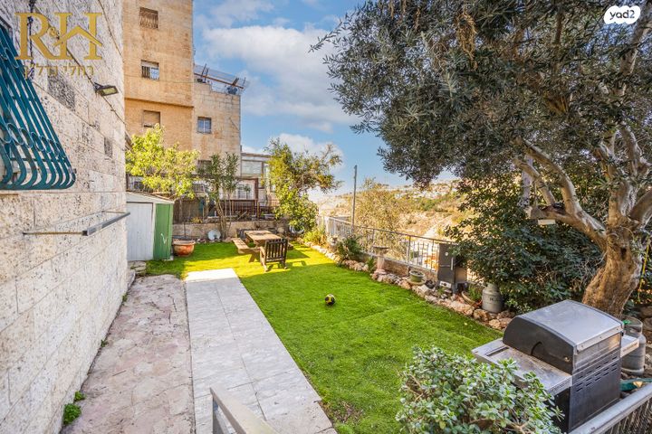 דירת גן, קרית יערים, קרית יערים, גבעת זאב