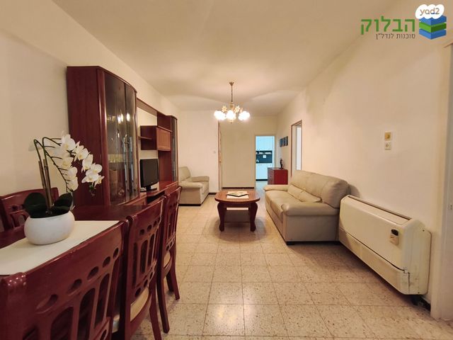 דירה, רמב"ם, ראשון לציון